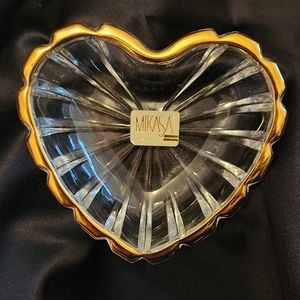 Mikasa crystal heart shaped jewelery dish 4"